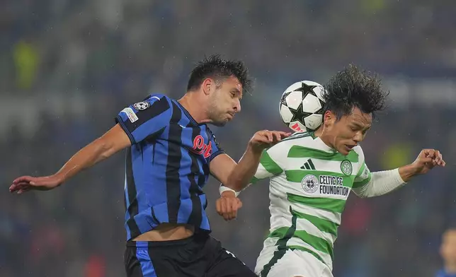 Atalanta's Berat Djimsiti, left, and Celtic's Reo Hatate battle for a head ball during the Champions League soccer match between Atalanta BC and Celtic FC at Gewiss Stadium in Bergamo, Italy, Wednesday Oct. 23, 2024. (Spada/LaPresse via AP)