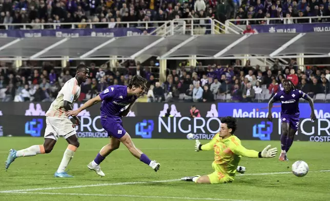 Fiorentina's Edoardo Bove scores a goal during the Italian Serie A soccer match between Fiorentina and Roma at the Stadio Artemio Franchi in Florence, Italy, Sunday, Oct. 27, 2024. (LaPresse via AP)