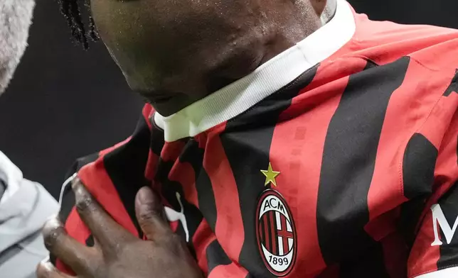 AC Milan's Tammy Abraham reacts leaving the pitch after an injury during the Serie A soccer match between AC Milan and Udinese at the San Siro Stadium, in Milan, Italy, Saturday, Oct. 19, 2024. (AP Photo/Antonio Calanni)