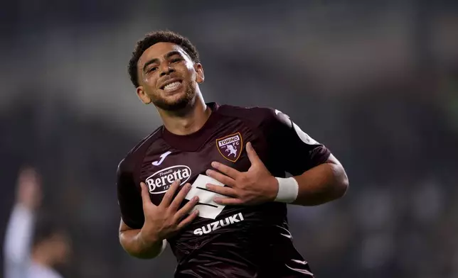 Torino's Che Adams reacts during the Serie A soccer match between Torino FC and Como at the Stadio Olimpico Grande Torino in Turin, Italy,Oct. 25, 2024. (Fabio Ferrari/LaPresse via AP)