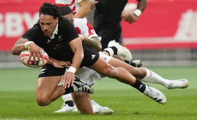 New Zealand's Billy Proctor scores a try during a rugby test match between the All Blacks and Japan at Nissan Stadium in Yokohama, near Tokyo, Saturday, Oct. 26, 2024. (AP Photo/Shuji Kajiyama)