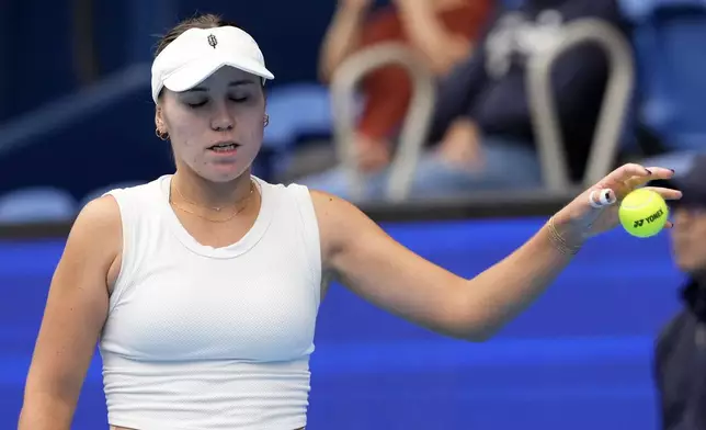 Sofia Kenin of the United States prepares to serve as she plays against Britain's Katie Boulter during the semifinal match of the Pan Pacific Open women's tennis tournament at Ariake Coliseum, in Tokyo, Saturday, Oct. 26, 2024. (AP Photo/Eugene Hoshiko)