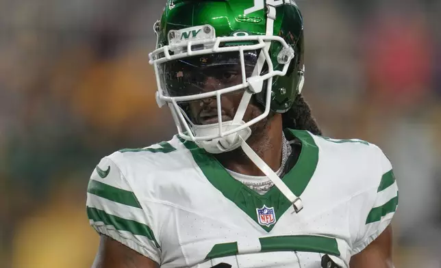 New York Jets wide receiver Davante Adams (17) warms up before an NFL football game against the Pittsburgh Steelers in Pittsburgh, Sunday, Oct. 20, 2024. (AP Photo/Gene J. Puskar)