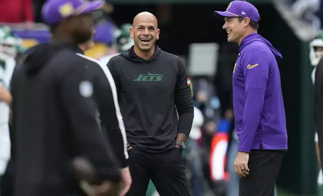 Minnesota Vikings head coach Kevin O'Connell, right, talks with New York Jets head coach Robert Saleh before an NFL football game, Sunday, Oct. 6, 2024, at the Tottenham Hotspur stadium in London. (AP Photo/Kirsty Wigglesworth)