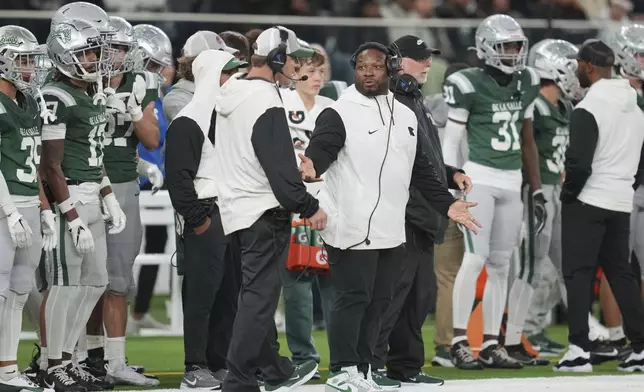 De La Salle high school coach and former NFL running back Maurice Jones-Drew, center, reacts during a football game between the NFL Academy team and De La Salle High School, Tuesday, Oct. 8, 2024, in London. (AP Photo/Kin Cheung)