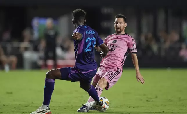 Inter Miami forward Lionel Messi (10), right, vies with Charlotte FC defender Adilson Malanda (29) during the first half of an MLS soccer match, Saturday, Sept. 28, 2024, in Fort Lauderdale, Fla. (AP Photo/Rebecca Blackwell)