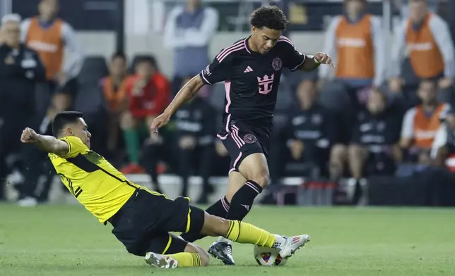 Inter Miami's David Ruiz, right, tries to kick the ball past Columbus Crew's Marcelo Herrera during the second half of an MLS soccer match, Wednesday, Oct. 2, 2024, in Columbus, Ohio. (AP Photo/Jay LaPrete)