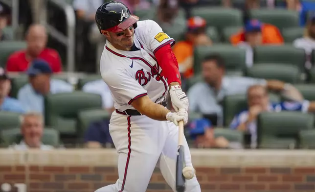 Atlanta Braves' Ramon Laureano hits a home run to center field in the sixth inning of a baseball game against the New York Mets, Monday, Sept. 30, 2024, in Atlanta. (AP Photo/Jason Allen)