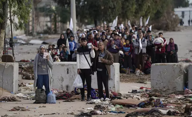 Palestinians flee to the southern Gaza Strip, on the outskirts of Gaza City, during the ongoing Israeli bombardment on Wednesday, Nov. 22, 2023. (AP Photo/Victor R. Caivano)