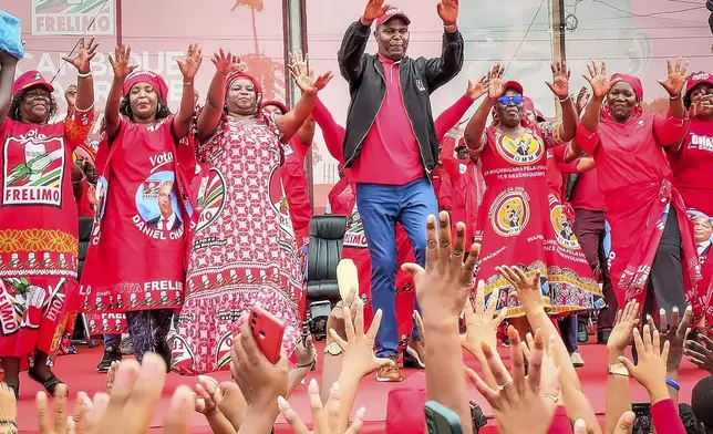 Supporters take part in a ruling party rally for presidential candidate Daniel Chapo, centre, ahead of elections, in Maputo, Mozambique, Sunday, Oct. 6, 2024. (AP Photo/Carlos Uqueio)