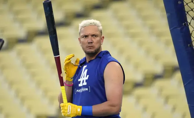 Los Angeles Dodgers' Miguel Rojas waits to bat during practice in preparation for Game 1 of a baseball NL Championship Series against the New York Mets, Saturday, Oct. 12, 2024, in Los Angeles. (AP Photo/Mark J. Terrill)