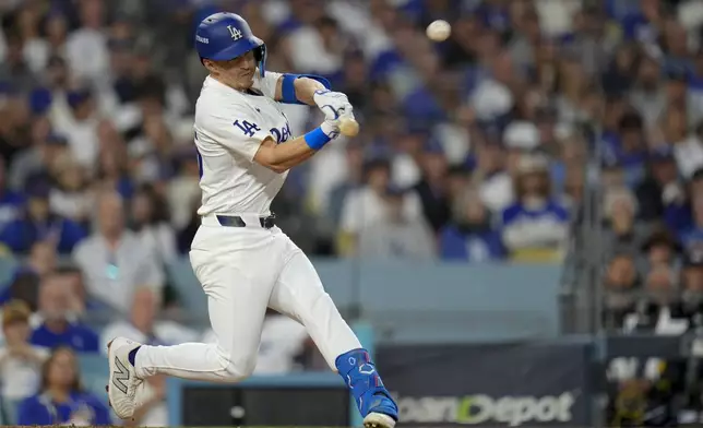 Los Angeles Dodgers' Tommy Edman hits a two-run home run against the New York Mets during the third inning in Game 6 of a baseball NL Championship Series, Sunday, Oct. 20, 2024, in Los Angeles. (AP Photo/Julio Cortez)