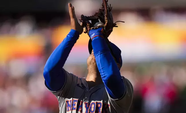 New York Mets second baseman Jose Iglesias catches a fly out by Philadelphia Phillies' Alec Bohm during the first inning of Game 1 of a baseball NL Division Series, Saturday, Oct. 5, 2024, in Philadelphia. (AP Photo/Matt Slocum)