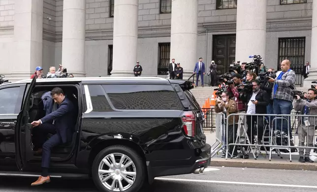 Alex Spiro, attorney for New York City Mayor Eric Adams, arrives at the federal courthouse in New York, Wednesday, Oct. 2, 2024. (AP Photo/Pamela Smith)