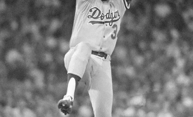 FILE - Los Angeles Dodgers pitcher Fernando Valenzuela pitches in the All-Star game, Aug. 8, 1981, in Cleveland. Fernando Valenzuela, the Mexican-born phenom for the Los Angeles Dodgers who inspired “Fernandomania” while winning the NL Cy Young Award and Rookie of the Year in 1981, has died Tuesday, Oct. 22, 2024.(AP Photo, File)