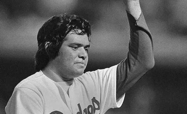 FILE - Los Angeles Dodger pitching sensation Fernando Valenzuela tips his hat to the crowd celebrating his equaling the major league record of eight shutouts by a rookie during a baseball game against the Atlanta Braves, Sept. 18, 1981, in Los Angeles. Fernando Valenzuela, the Mexican-born phenom for the Los Angeles Dodgers who inspired “Fernandomania” while winning the NL Cy Young Award and Rookie of the Year in 1981, has died Tuesday, Oct. 22, 2024.(AP Photo/Molenhouse, File)