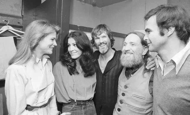 FILE - Actress Candice Bergen, from left, singer Rita Coolidge, singer/songwriter Kris Kristofferson, country singer Willie Nelson, and actor Burt Reynolds are seen backstage at New York's Bottom Line after Coolidge and Kristofferson's opening night, Jan. 4, 1979. Kristofferson, a Rhodes scholar who became a superstar songwriter, singer and actor, died Saturday, Sept. 28, 2024. (AP Photo/Richard Drew, File)