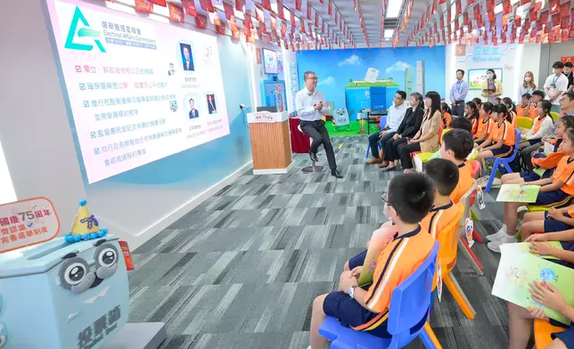 EAC Chairman hosts guided tour of Electoral Information Centre Open Days to celebrate National Day  Source: HKSAR Government Press Releases