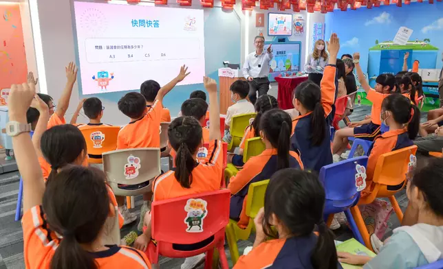 EAC Chairman hosts guided tour of Electoral Information Centre Open Days to celebrate National Day  Source: HKSAR Government Press Releases