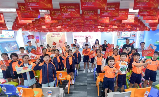 EAC Chairman hosts guided tour of Electoral Information Centre Open Days to celebrate National Day  Source: HKSAR Government Press Releases