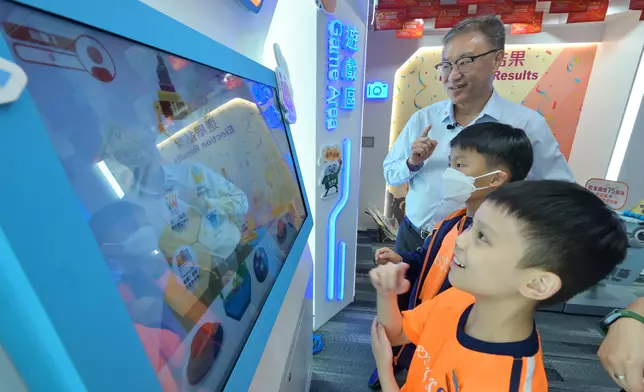 EAC Chairman hosts guided tour of Electoral Information Centre Open Days to celebrate National Day  Source: HKSAR Government Press Releases