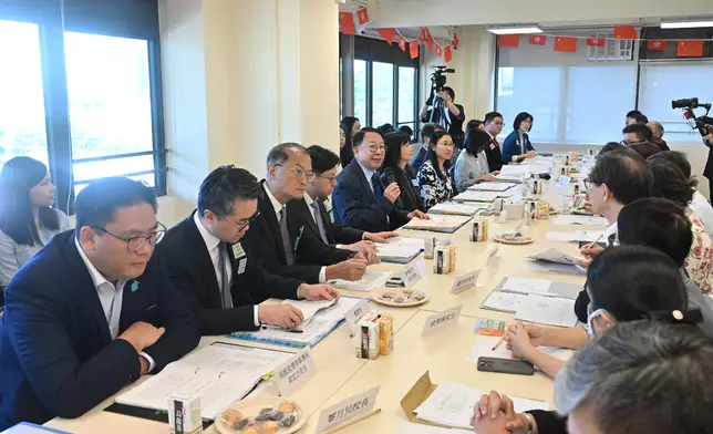 Sixth-term Commission on Poverty convenes first meeting, visits To Kwa Wan Community Living Room  Source: HKSAR Government Press Releases