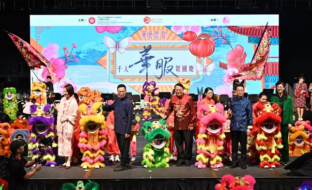 1 000 Mainland, Hong Kong and Macao youths in Chinese costumes gather to celebrate 75th anniversary of founding of People's Republic of China  Source: HKSAR Government Press Releases