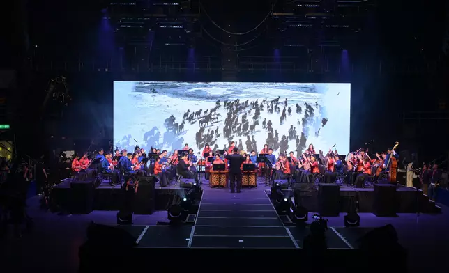 1 000 Mainland, Hong Kong and Macao youths in Chinese costumes gather to celebrate 75th anniversary of founding of People's Republic of China  Source: HKSAR Government Press Releases