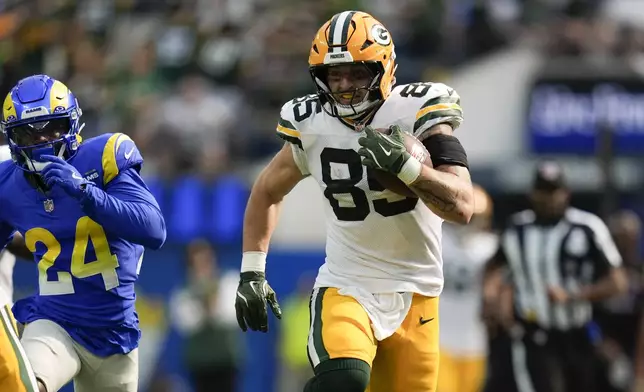 Green Bay Packers tight end Tucker Kraft (85) runs for a touchdown during the second half of an NFL football game against the Los Angeles Rams Sunday, Oct. 6, 2024, in Inglewood, Calif. (AP Photo/Gregory Bull)