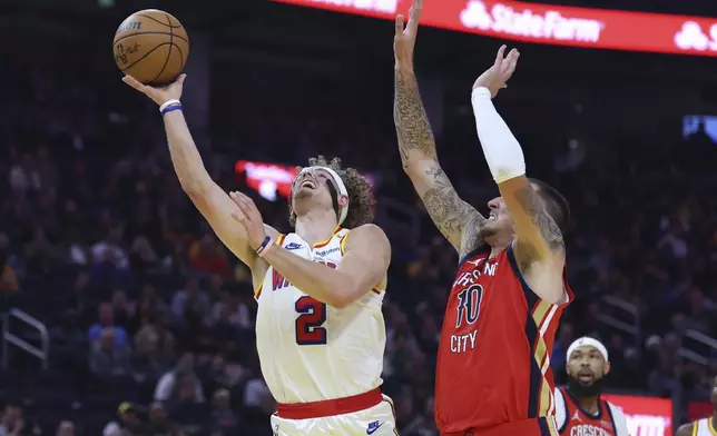 Golden State Warriors guard Brandin Podziemski (2) shoots against New Orleans Pelicans center Daniel Theis (10) during the first half of an NBA basketball game in San Francisco, Tuesday, Oct. 29, 2024. (AP Photo/Jed Jacobsohn)