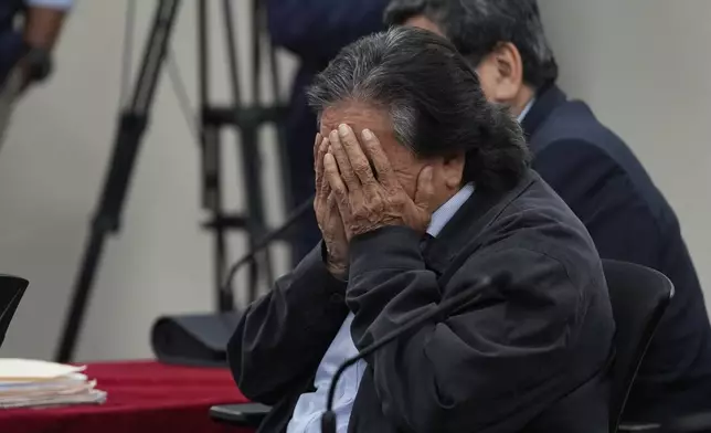 Peruvian former President Alejandro Toledo attends a court session where the judge will rule in his corruption case in Lima, Peru, Monday, Oct. 21, 2024. (AP Photo/Guadalupe Pardo)