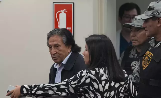 Former Peruvian President Alejandro Toledo arrives for a court session where the judge will rule in his corruption case in Lima, Peru, Monday, Oct. 21, 2024. (AP Photo/Guadalupe Pardo)