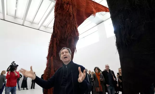 American architect Thomas Phifer speaks to reporters in the new Museum of Modern Art in Warsaw, Poland, on Thursday Oct. 24, 2024. (AP Photo/Czarek Sokolowski)