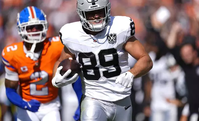 Las Vegas Raiders tight end Brock Bowers (89) rushes after a 57-yard reception for a touchdown during the first half of an NFL football game against the Denver Broncos, Sunday, Oct. 6, 2024, in Denver. (AP Photo/David Zalubowski)