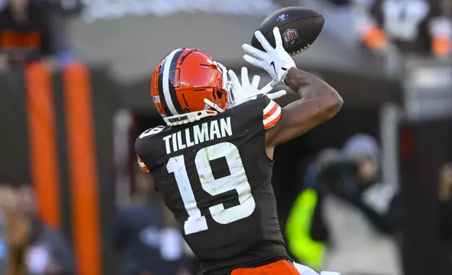 Cleveland Browns wide receiver Cedric Tillman (19) makes a catch for a touchdown against the Baltimore Ravens during the second half of an NFL football game in Cleveland, Sunday, Oct. 27, 2024. (AP Photo/David Richard)