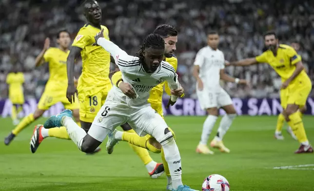 Villarreal's Alex Baena holds Real Madrid's Eduardo Camavinga during the La Liga soccer match between Real Madrid and Villareal in Madrid, Spain, on Saturday, Oct. 5, 2024. (AP Photo/Bernat Armangue)