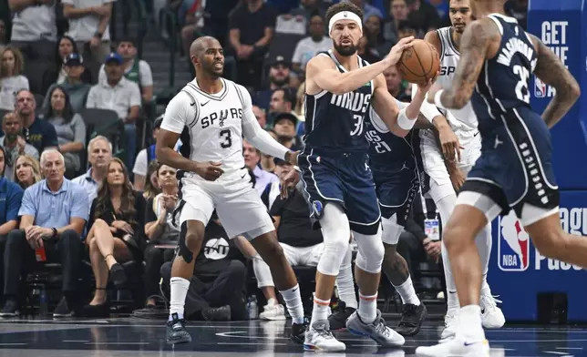 Dallas Mavericks' guard Klay Thompson (31) is defended by San Antonio Spurs' guard Chris Paul (3) during the first half of an NBA basketball game, Thursday, Oct. 24, 2024, in Dallas, Texas. (AP Photo/Albert Pena)