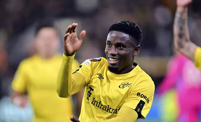 Elfsborg's Michael Baidoo celebrates after scoring a penalty kick during an UEFA Europa League soccer match between IF Elfsborg and AS Roma at Boras Arena in Boras, Sweden, Thursday, Oct. 3, 2024. (Bjorn Larsson Rosvall/TT News Agency via AP)