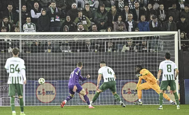 Fiorentina's Robin Gosens, second from left, scores their side's fourth goal of the game during the Europa Conference League opening phase soccer match between FC St. Gallen and Fiorentina, at the Kybunpark stadium in St. Gallen, Switzerland, Thursday, Oct. 24, 2024. (Gian Ehrenzeller/Keystone via AP)