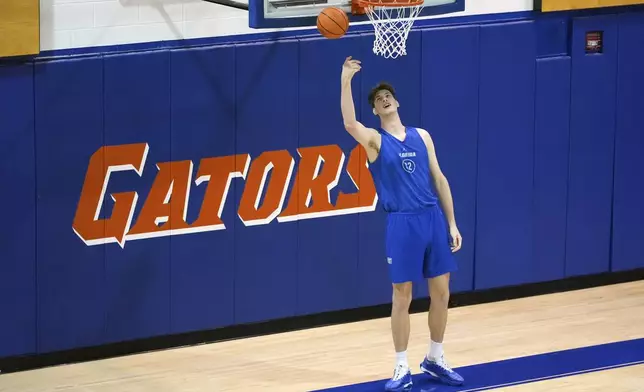 Olivier Rioux, 7-foot-9 NCAA college basketball player at Florida, practices with the team, Friday Oct. 18, 2024, in Gainesville, Fla. (AP Photo/John Raoux)