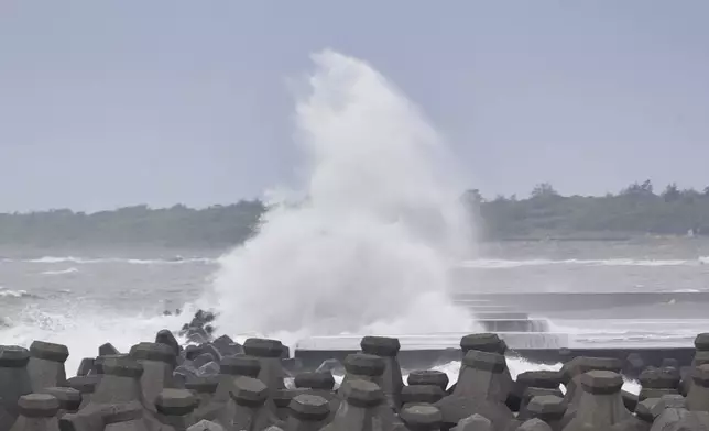 Waves crash onto the coastline as Typhoon Krathon approaches to Taiwan in Yilan County, eastern coast of Taiwan, Tuesday, Oct. 1, 2024. (AP Photo/Chiang Ying-ying)