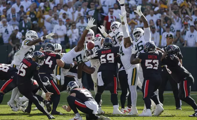 Houston Texans place kicker Ka'imi Fairbairn (15) kicks a 52-yard field goal during the first half of an NFL football game against the Green Bay Packers, Sunday, Oct. 20, 2024, in Green Bay, Wis. (AP Photo/Mike Roemer)