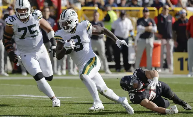 Green Bay Packers running back Josh Jacobs (8) runs for a touchdown during the second half of an NFL football game against the Houston Texans, Sunday, Oct. 20, 2024, in Green Bay, Wis. (AP Photo/Mike Roemer)