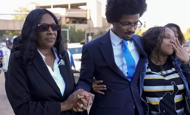 RowVaughn Wells, left, mother of Tyre Nichols, prays with Rep. Justin J. Pearson, D-Memphis, center, enter the federal courthouse for the trial of three former Memphis police officers charged in the 2023 fatal beating of her son Wednesday, Oct. 2, 2024, in Memphis, Tenn. (AP Photo/George Walker IV)