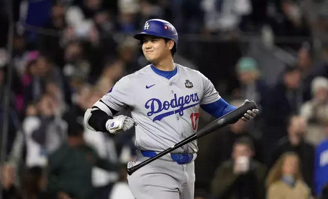 Los Angeles Dodgers' Shohei Ohtani walks to the plate to bat against the New York Yankees during the first inning in Game 3 of the baseball World Series, Monday, Oct. 28, 2024, in New York. (AP Photo/Godofredo A. Vásquez)