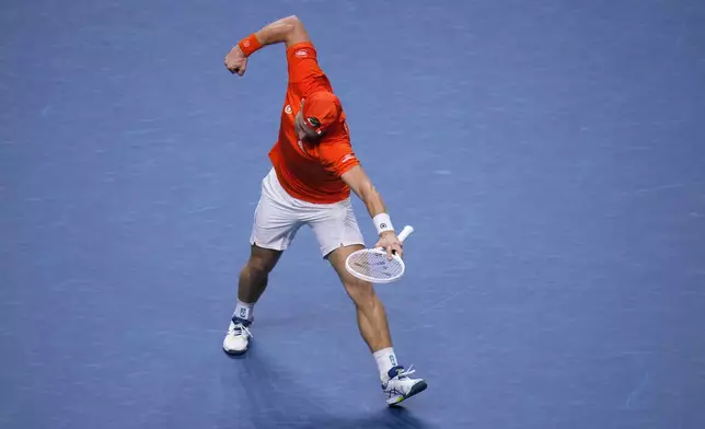 Netherlands' Tallon Griekspoor celebrates a set against Germany's Jan-Lennard Struff during the Davis Cup semifinal at the Martin Carpena Sports Hall in Malaga, southern Spain, on Friday, Nov. 22, 2024. (AP Photo/Manu Fernandez)