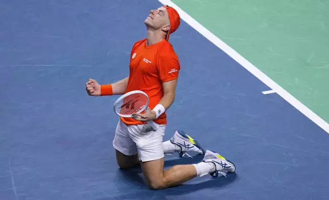 Netherlands' Tallon Griekspoor celebrates after winning against Germany's Jan-Lennard Struff during the Davis Cup semifinal at the Martin Carpena Sports Hall in Malaga, southern Spain, on Friday, Nov. 22, 2024. (AP Photo/Manu Fernandez)