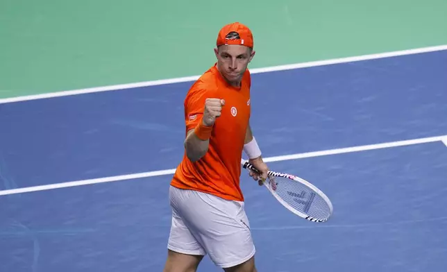 Netherlands' Tallon Griekspoor competes against Germany's Jan-Lennard Struff during the Davis Cup semifinal at the Martin Carpena Sports Hall in Malaga, southern Spain, on Friday, Nov. 22, 2024. (AP Photo/Manu Fernandez)