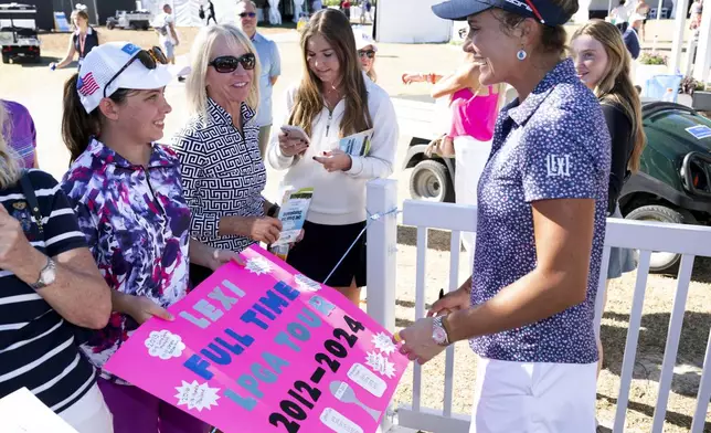 Lexi Thompson, right, gives autographs after her final round of play during the final round of the LPGA CME Group Tour Championship golf tournament Sunday, Nov. 24, 2024, in Naples, Fla. (AP Photo/Chris Tilley)