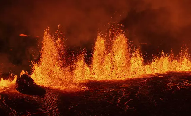 A new volcanic eruption that started on the Reykjanes Peninsula in Iceland, Wednesday, Nov.20, 2024. (AP Photo/Marco di Marco)